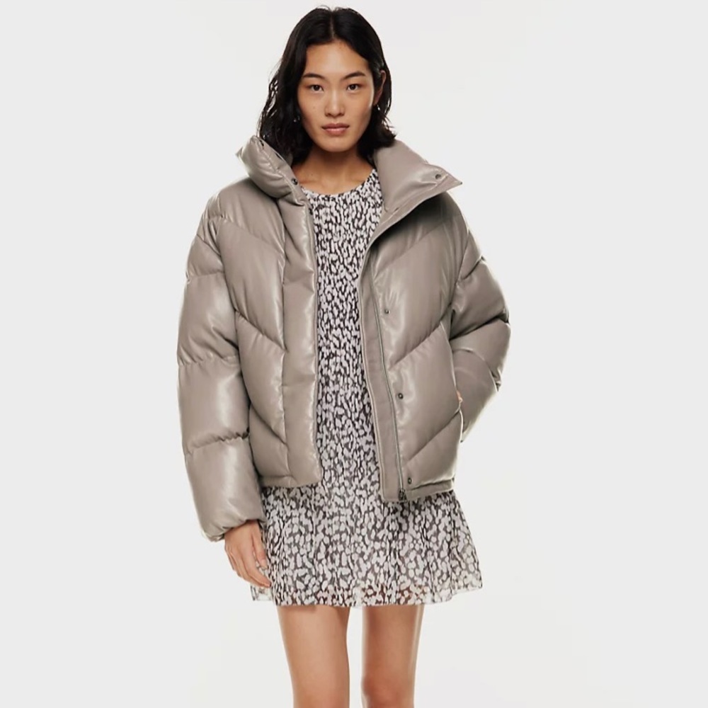 Aritzia puffy coat! Brand new never been worn. Size XS